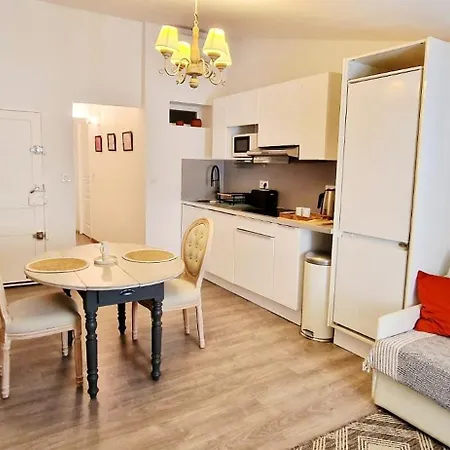 60 M2 - Charme Et Centre Historique - Wifi Et Clim - L'alcove De Moliere Pézenas